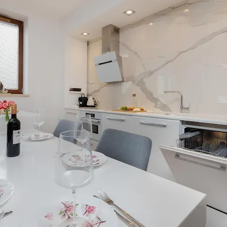 Lägenhet Sea Towers 15th Floor With Sea View By Renters Prestige